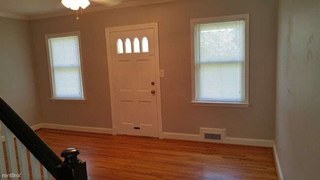 Building Photo - 2 br, 2 bath Townhome - 405 East Bellefont...
