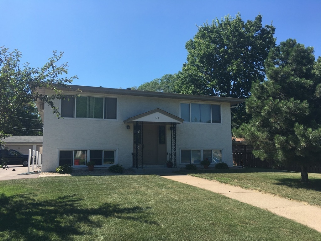 Primary Photo - 1233 8th Ln