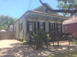 Building Photo - 218 N Alexander St