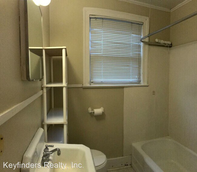 Building Photo - 3 br, 1 bath House - 524 8th St.