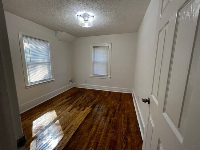 Foto del edificio - 14447 Longacre St