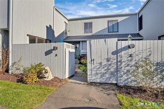 Building Photo - 3 Sandlewood Ln