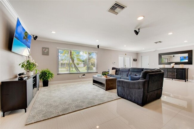 Building Photo - Beautiful home in quiet neighborhood