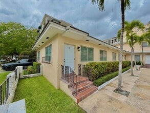 Building Photo - 325 Majorca Ave