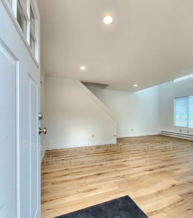 1015 Rockefeller Ave Unit A, Everett, WA 98201 Condo for Rent in