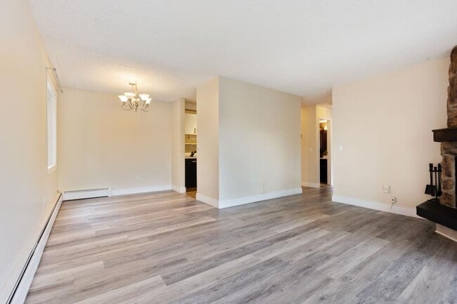 Building Photo - 2.0 bedroom in Calgary Alberta T2T 3X3