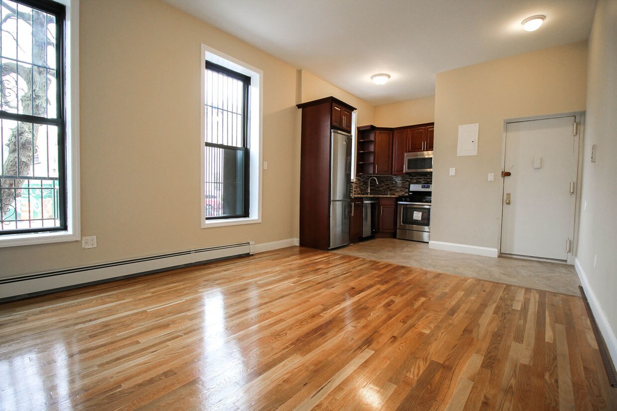 Primary Photo - 460 Throop Ave