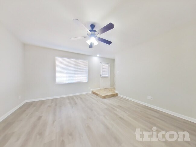 Foto del edificio - 9215 N 39th Dr