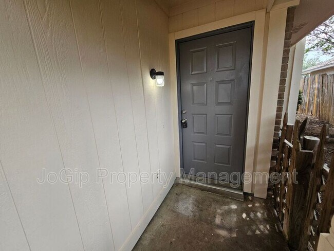 Foto del edificio - 311 Bryant Ln