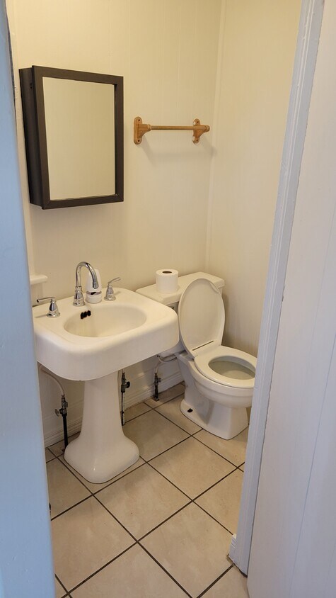 Foto principal - 317 E 5th St