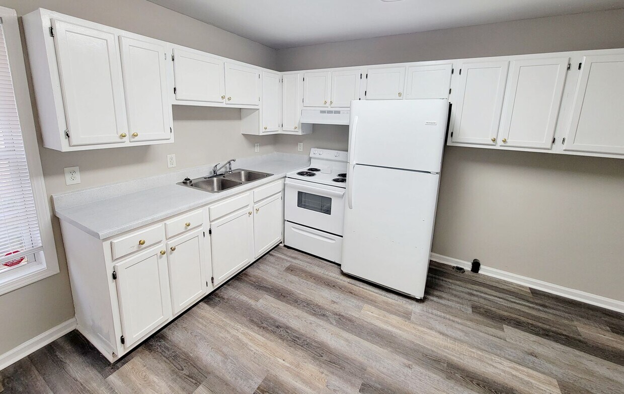 Foto principal - Great 2 Bed 1 Bath in Burlington!