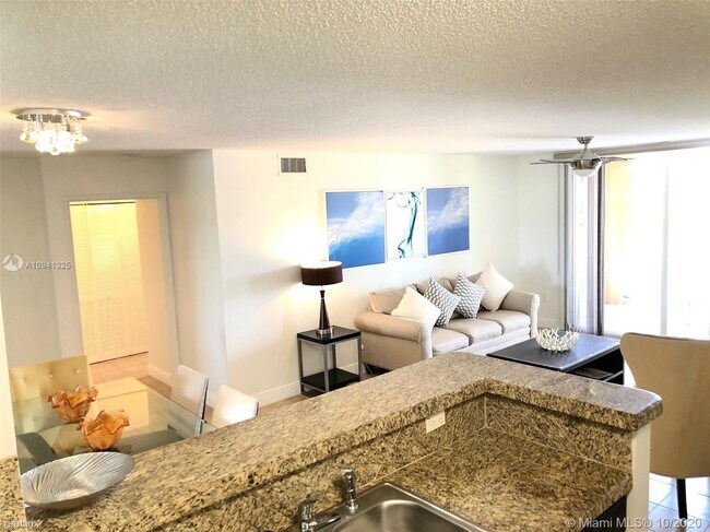 Building Photo - 2 br, 2 bath Condo - 19777 E Country Club Dr