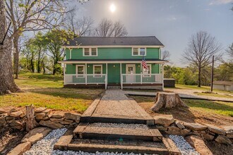 Building Photo - 231 Broadway St