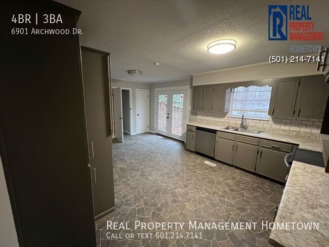 Building Photo - Renovated 4-bedroom 2.5-bath House in Litt...