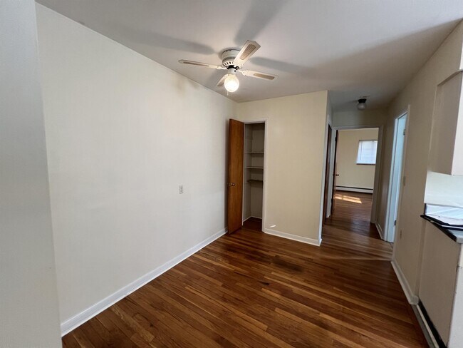 Foto del edificio - 6306 Fairhurst Ave