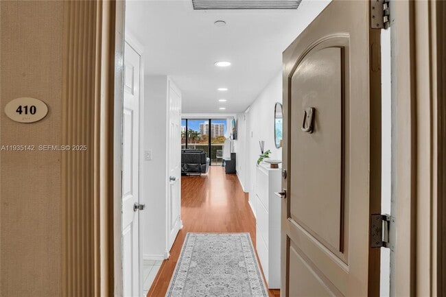 Building Photo - 3675 N Country Club Dr