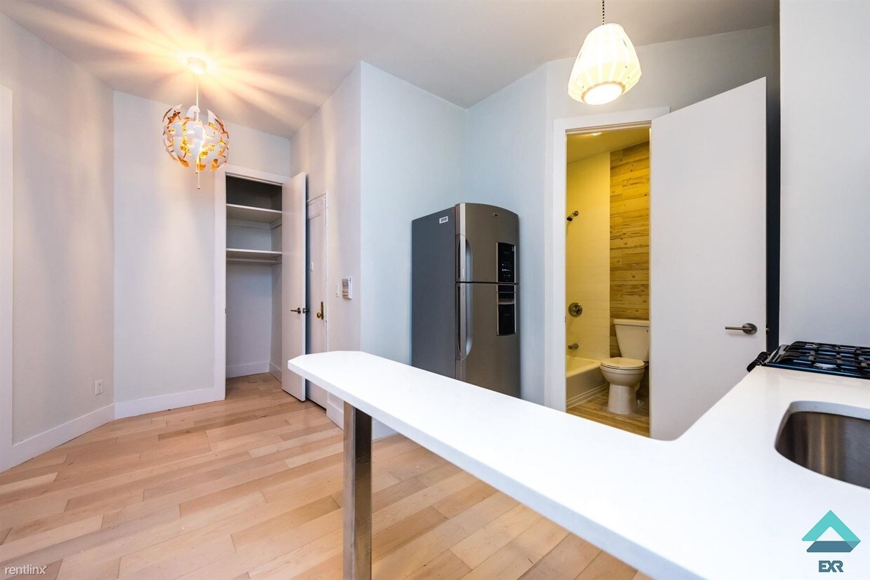 Foto principal - 699 DeKalb Ave