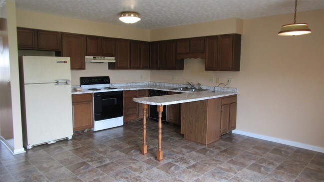 Building Photo - 300 Crestview Dr