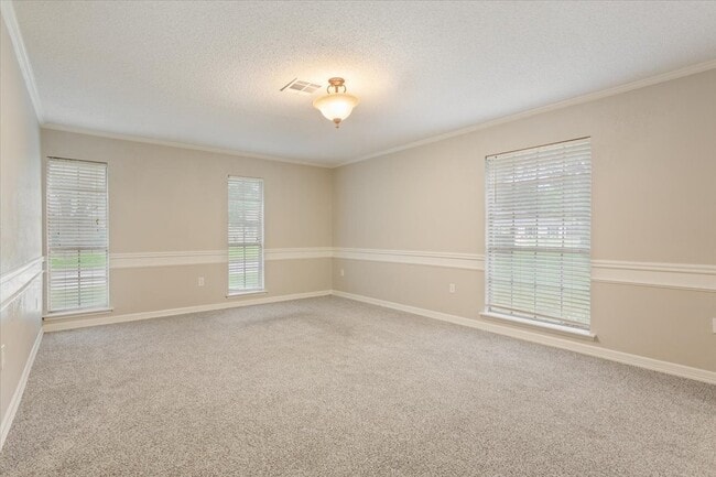 Building Photo - 5600 Lake Highlands Dr