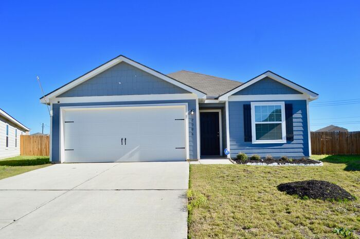 Primary Photo - Beautiful 3 bed 2 bath home in Luckey Ranch
