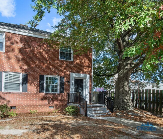 Building Photo - DARLING 2 BEDROOM TOWNHOME IN MUSEUM DISTRICT