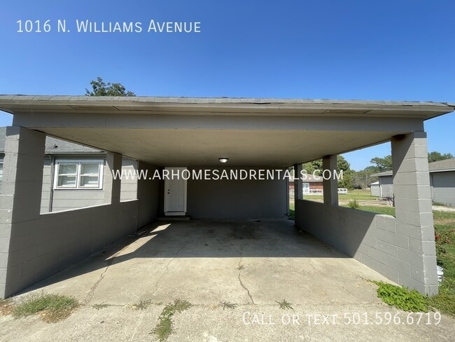 Building Photo - 1016 N. Williams Avenue | $1095 | 4 beds, ...