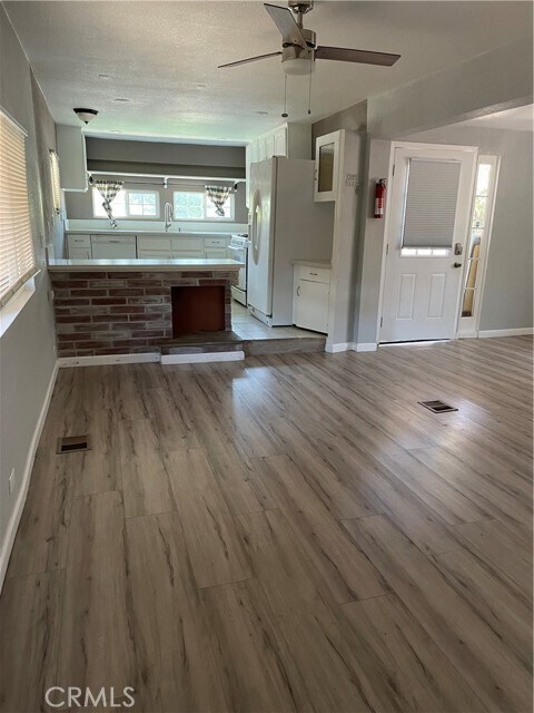 Foto del edificio - 32960 Valley View Ave