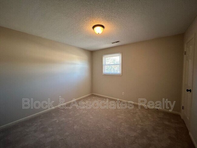 Foto del edificio - 802 Timberline Dr SE