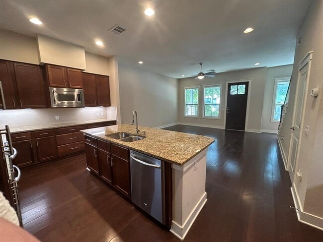 Foto del edificio - 2520 Bluebonnet Ln