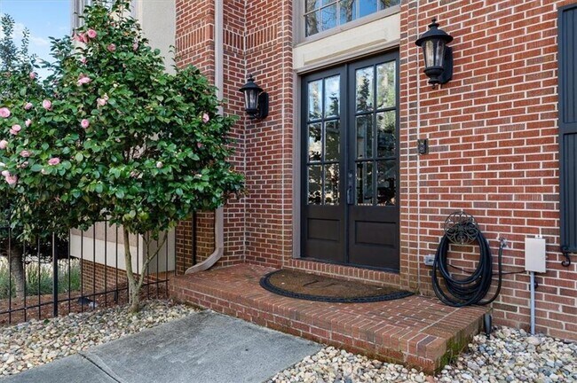 Building Photo - 530 Slane Trce