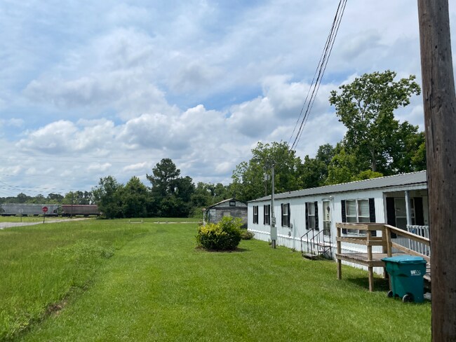 Building Photo - 913 E Avera Ave