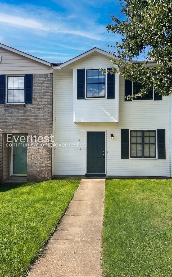Building Photo - 2163 Cheshire Dr