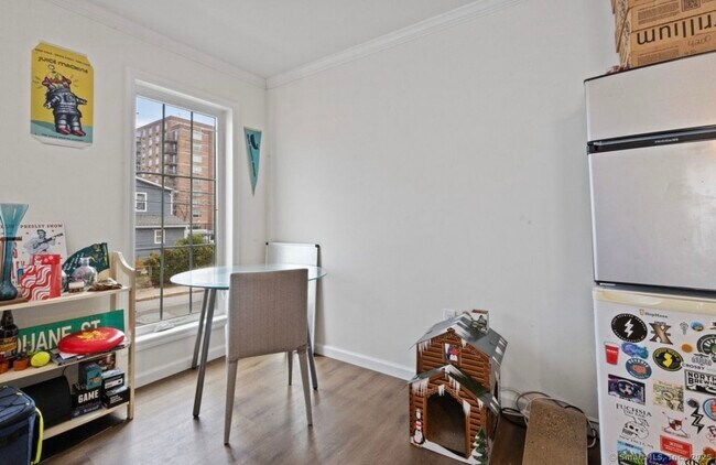 Foto del edificio - 38 W Washington Ave