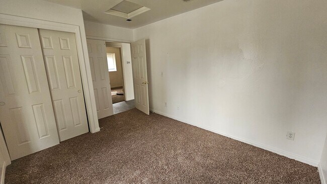 Foto del edificio - 723 Spring Meadow Ct