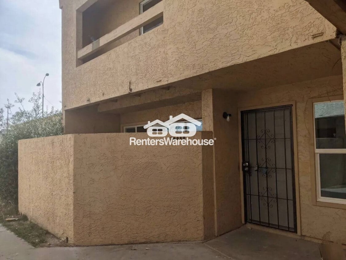 Primary Photo - 2686 N 43rd Ave