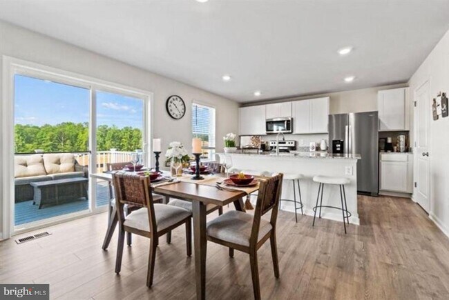 Building Photo - 3216 White Tail Dr