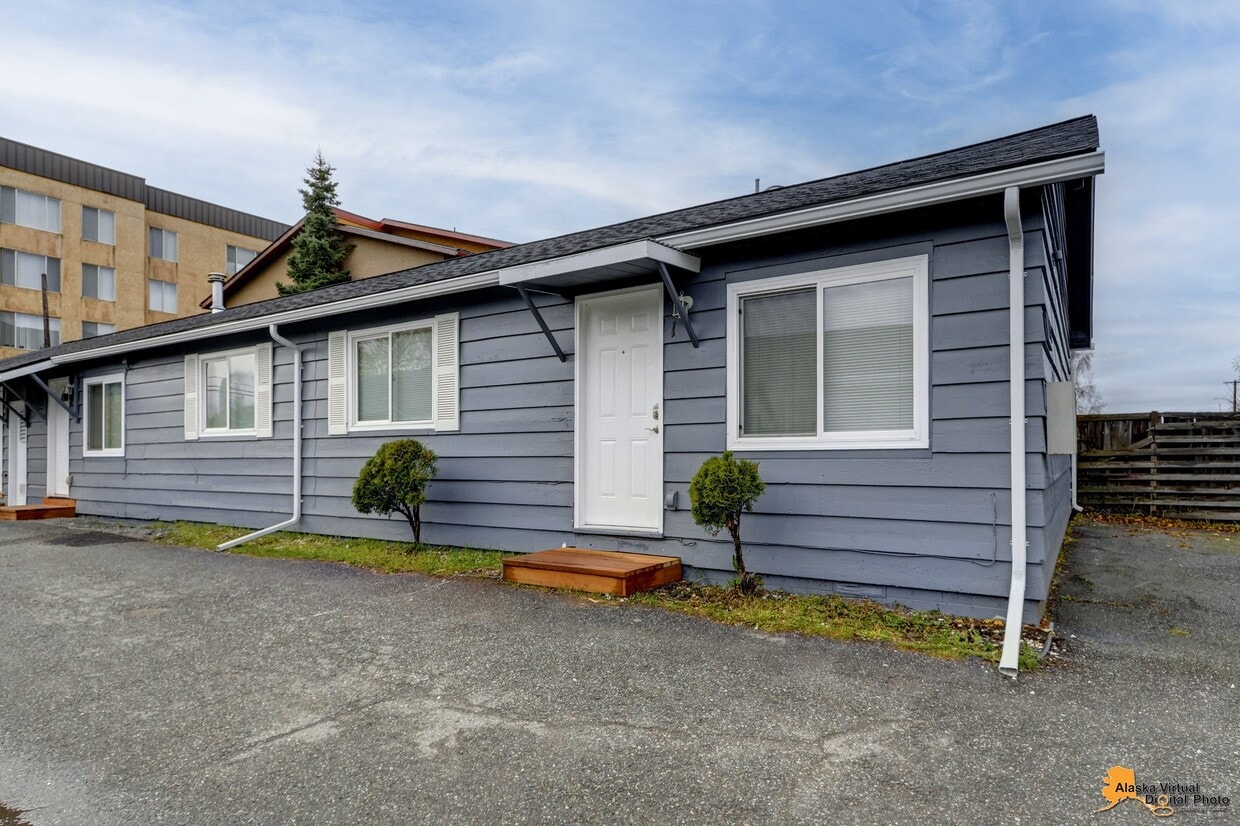 Primary Photo - 1030 W 26th Ave