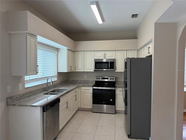 Building Photo - 1327 Flaxwood Ave