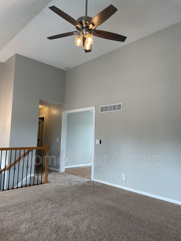 Building Photo - 10309 N Cypress Ave