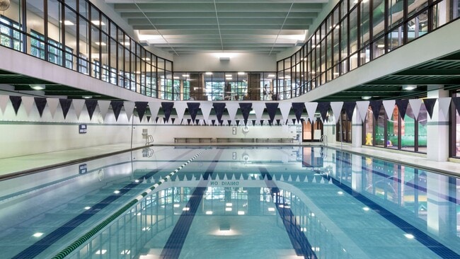 Acceso gratuito a la piscina olímpica de Edinborough Park - Edina Grand Apartments