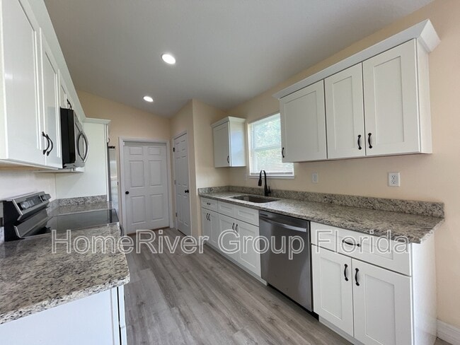 Building Photo - 16910 SW 27th Ave