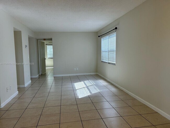 Foto del edificio - 3400 Foxcroft Rd