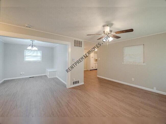 Building Photo - 2208 Coors Dr