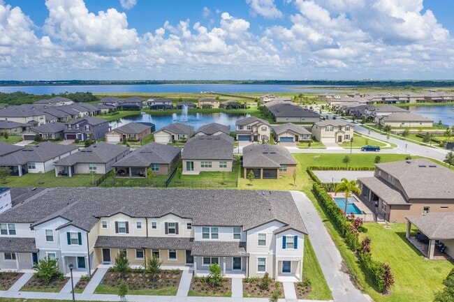 Foto del edificio - Energy Efficient 3/3 Townhome w/ 2 Car Gar...