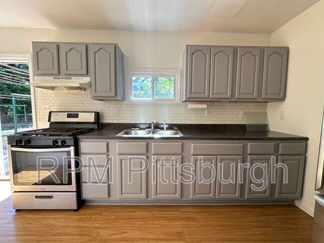 Photo - 822 Collins St House