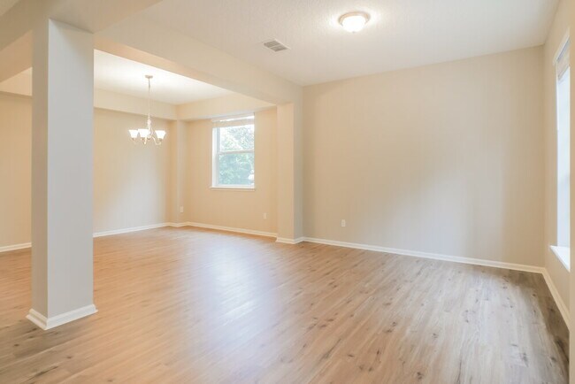 Foto del edificio - 183 Pine Arbor Cir