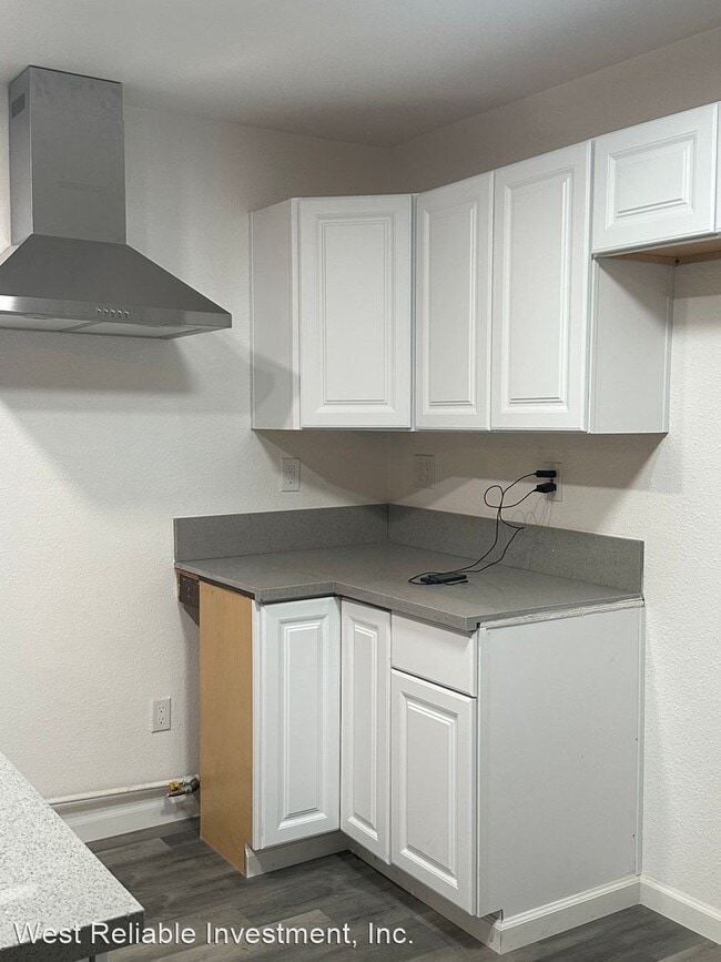 Building Photo - 3 br, 2 bath House - 764 West 10Th Street