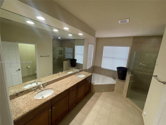 Foto del edificio - 8858 NW 101st Pl