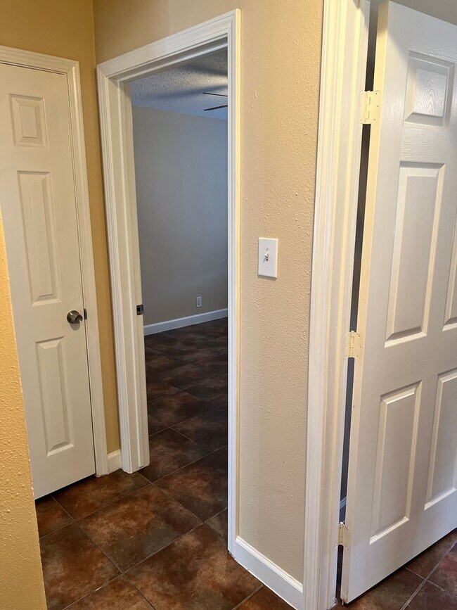 Foto del edificio - Introducing our 2 bedroom / 1 Bathroom Duplex For Rent in Beaumont, TX