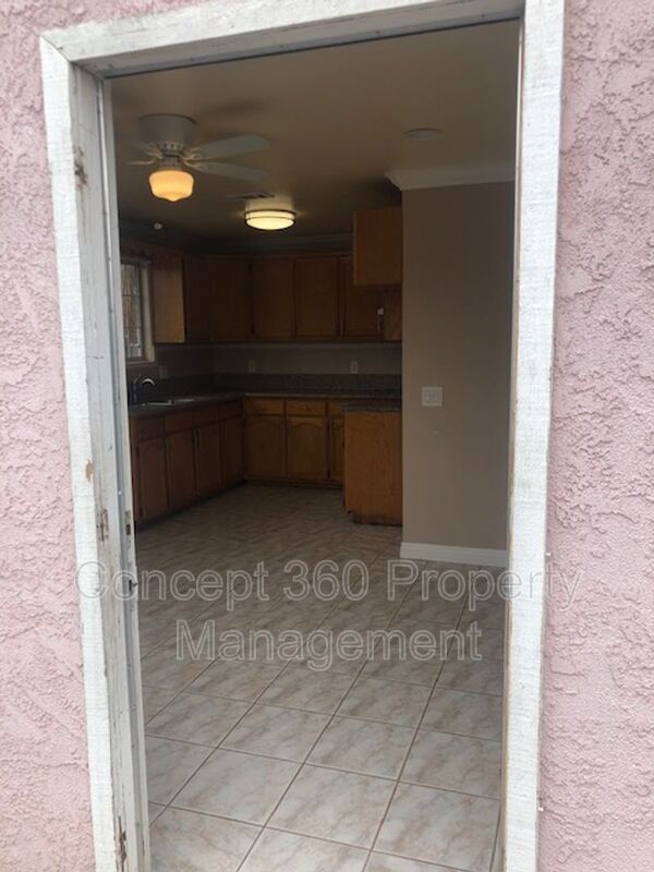 Building Photo - 4044 Louise St